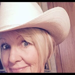 Meet your Posher, Loretta